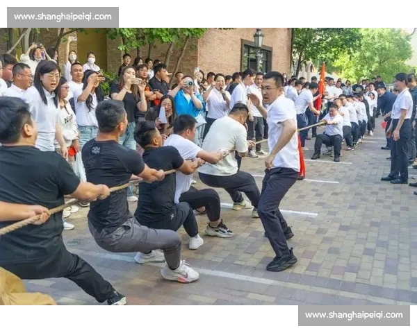 拔河比赛激烈角逐团结力量显现团队协作精神不容忽视 拔河比赛激烈角逐团结力量显现团队协作精神不容忽视